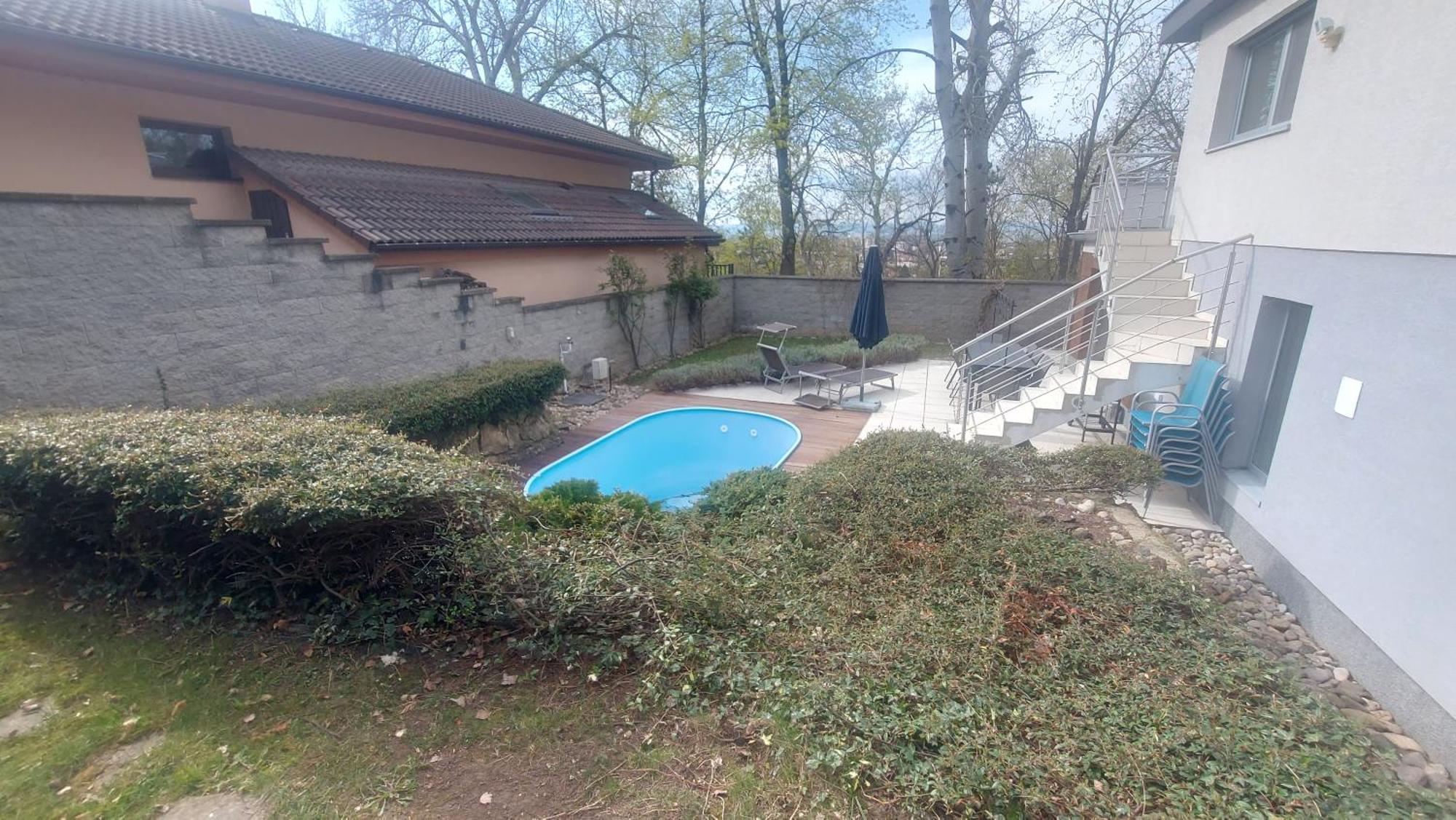 Dom Na Cervenej Vezi Villa Banka Exterior photo