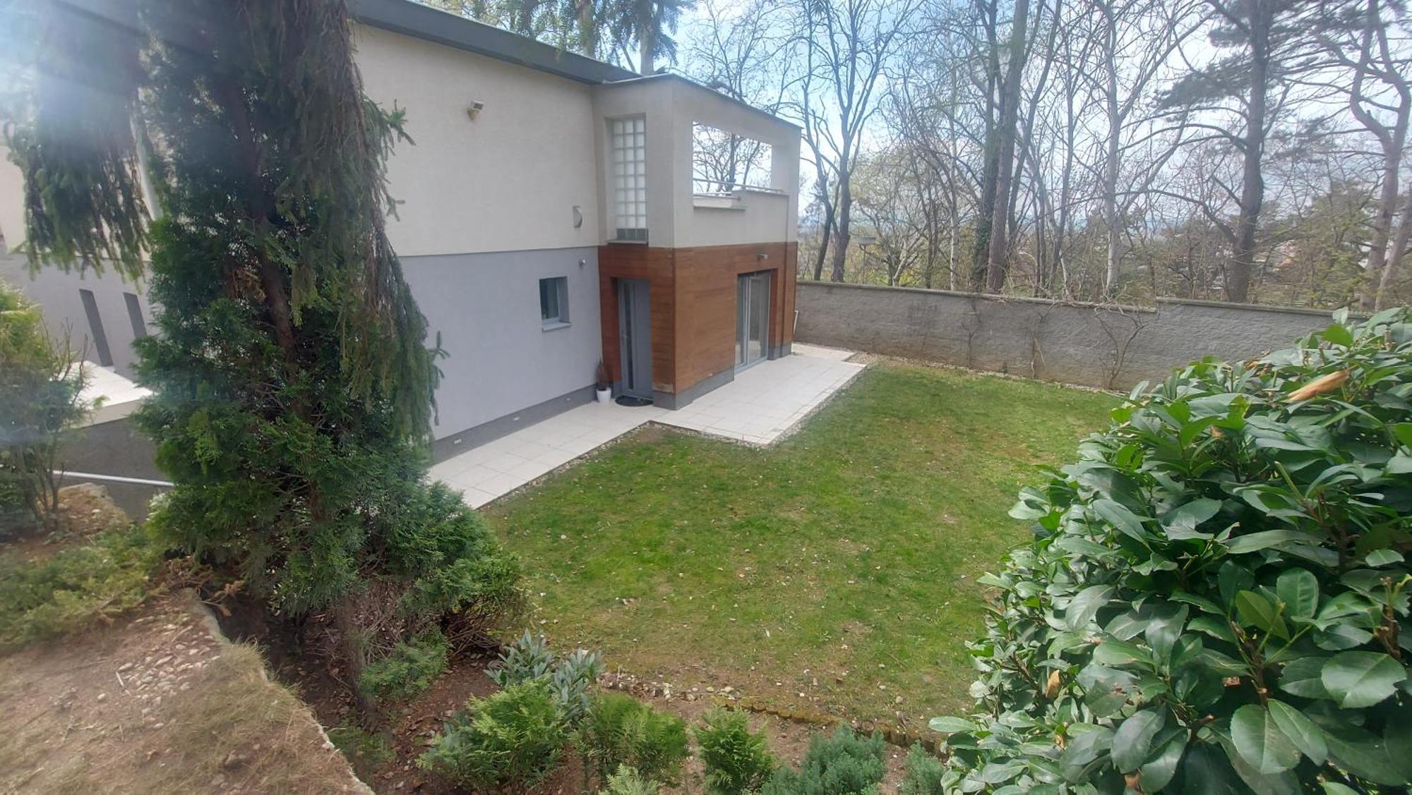 Dom Na Cervenej Vezi Villa Banka Exterior photo
